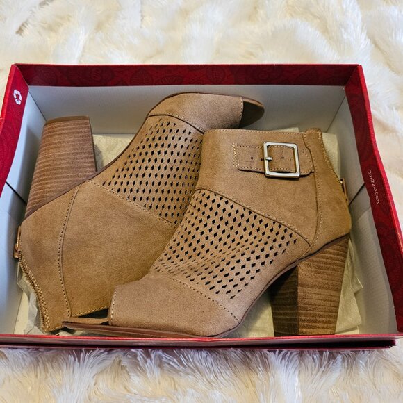 Carlos Santana Open Toe Booties - Picture 2 of 3